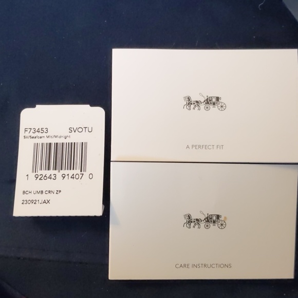 Fun summer Coach wristlet - Picture 4 of 4